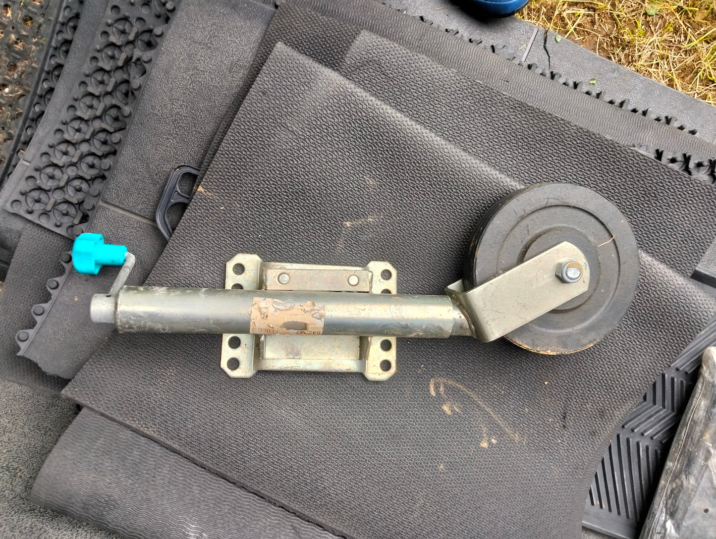 Jockey wheels, for caravans and trailers