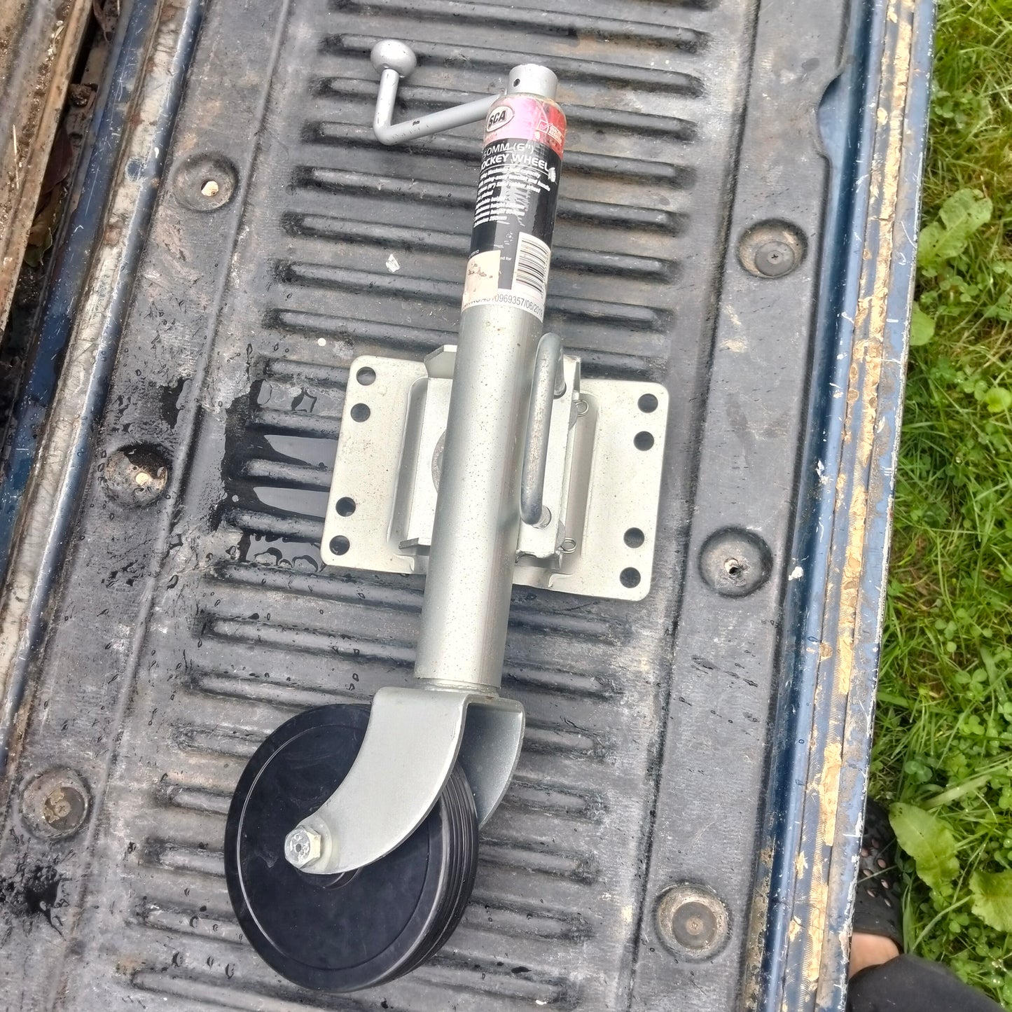 Jockey wheels, for caravans and trailers