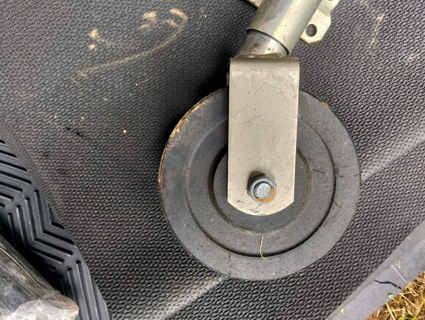 Jockey wheels, for caravans and trailers