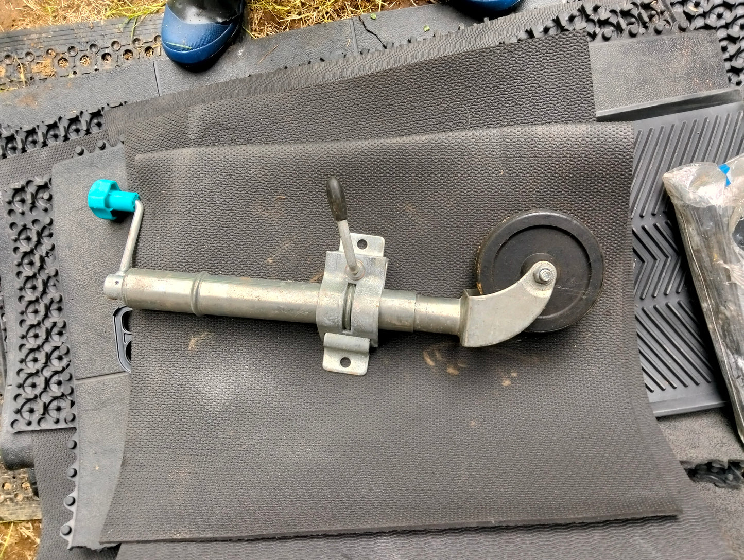 Jockey wheels, for caravans and trailers