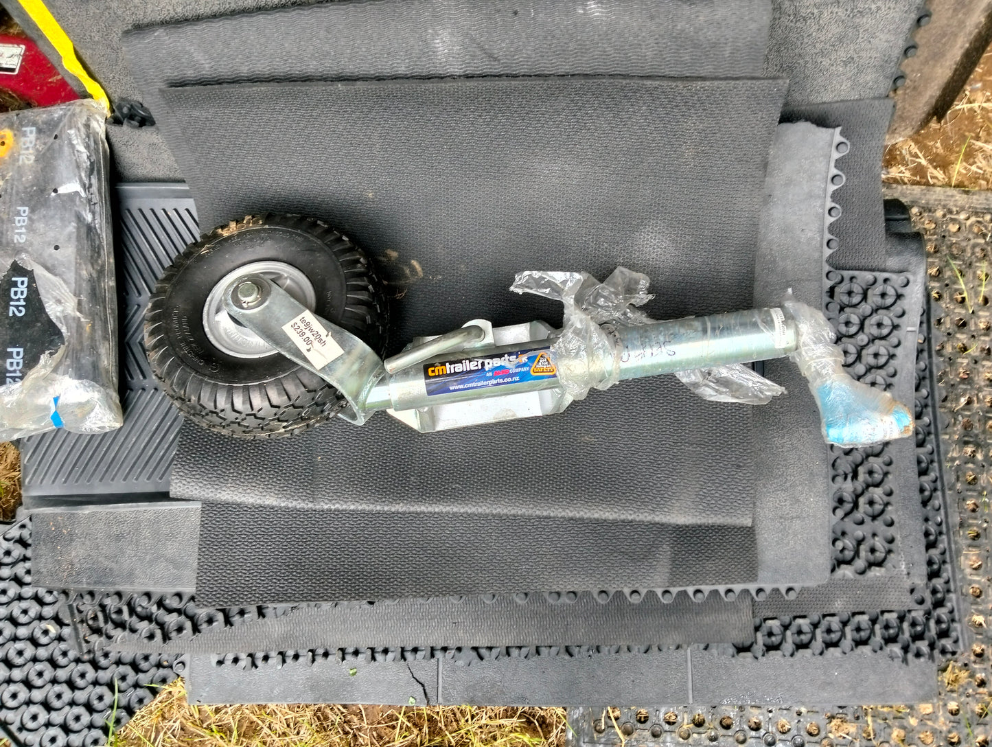 Jockey wheels, for caravans and trailers